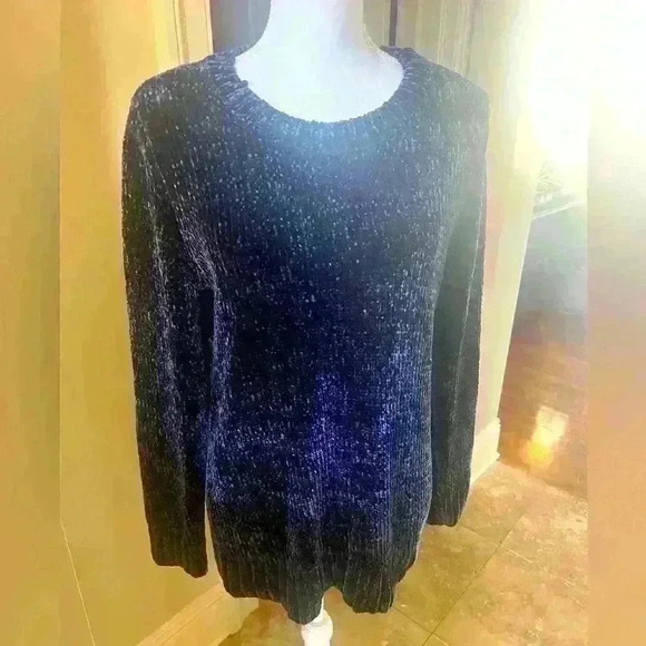 Orvis ladies crewneck long sleeve sweater medium. Excellent condition. Dark Navy - Picture 8 of 11